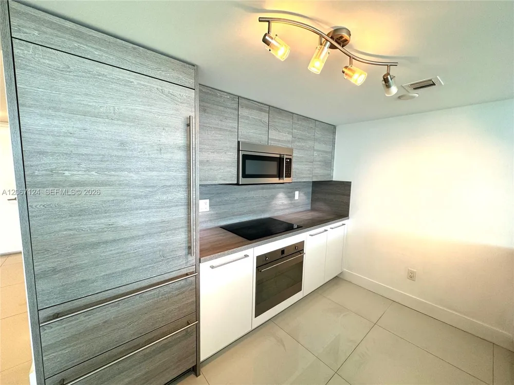 400 Sunny Isles Blvd #1221 Sunny Isles Beach, FL 33160