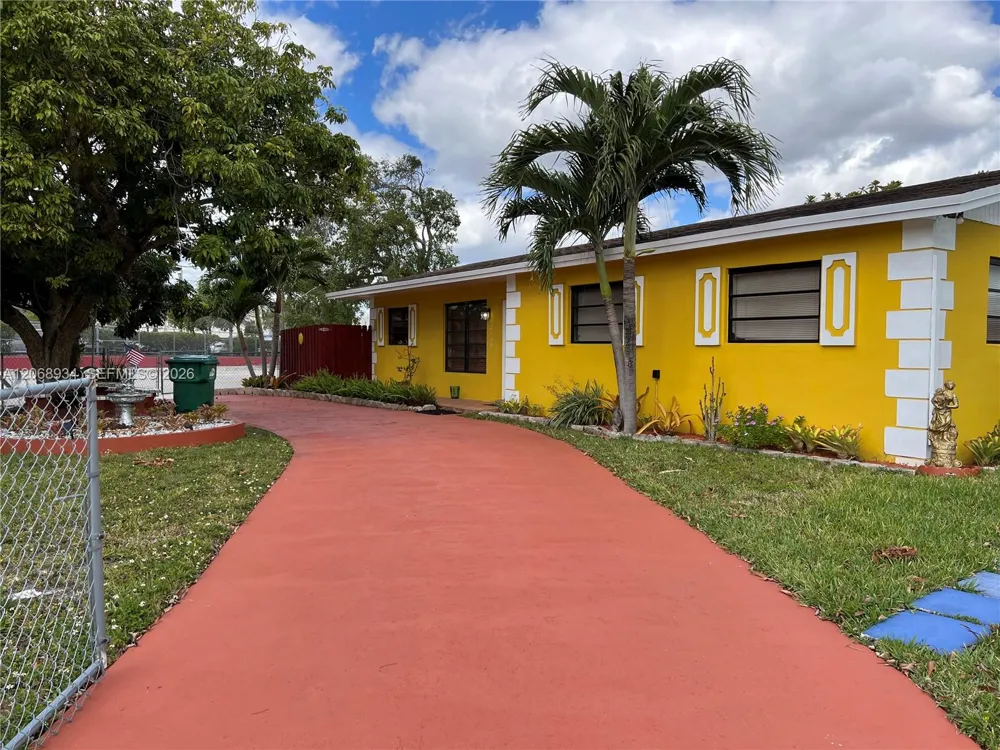 12135 SW 182nd Ter Miami, FL 33177