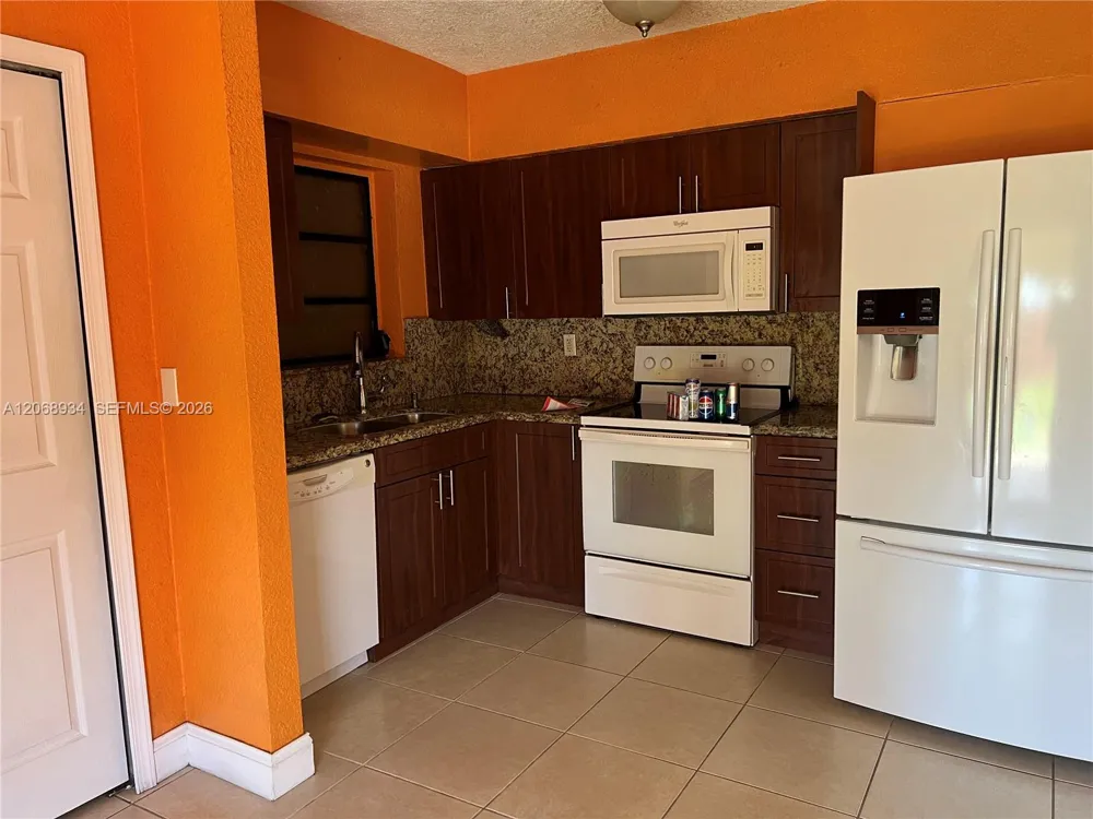 12135 SW 182nd Ter Miami, FL 33177