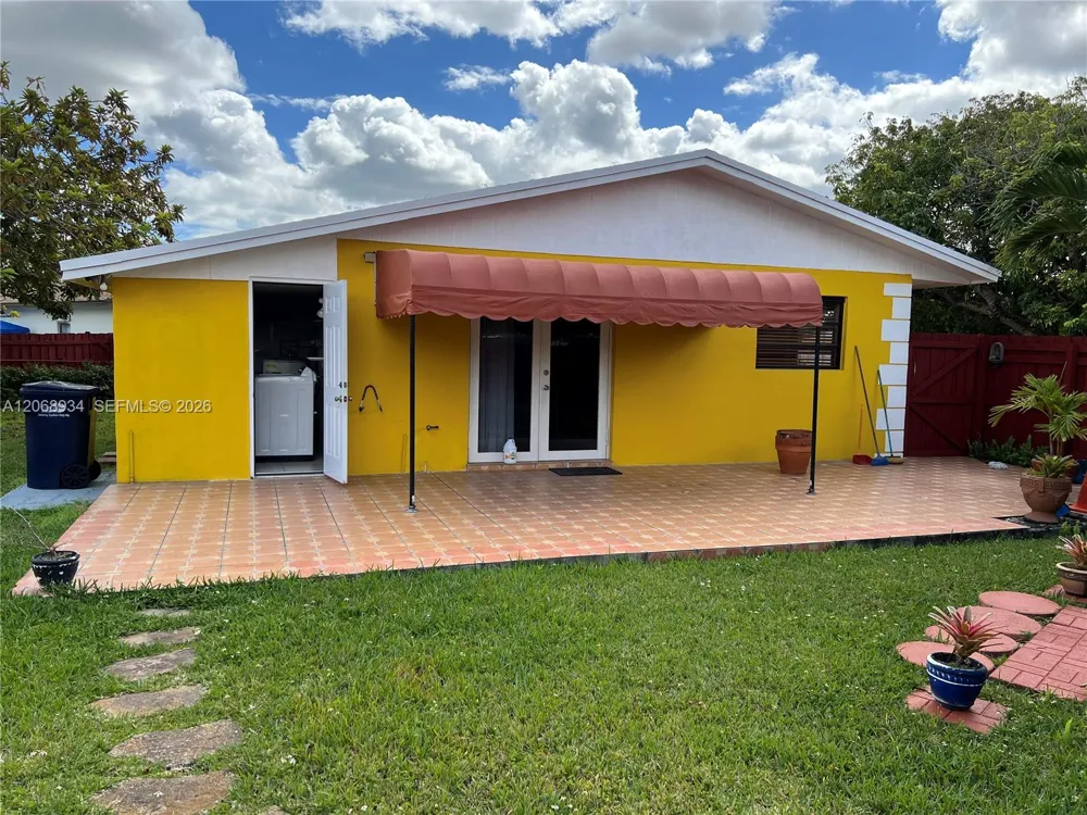 12135 SW 182nd Ter Miami, FL 33177