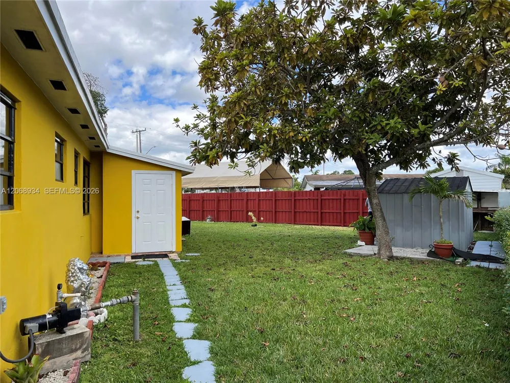 12135 SW 182nd Ter Miami, FL 33177