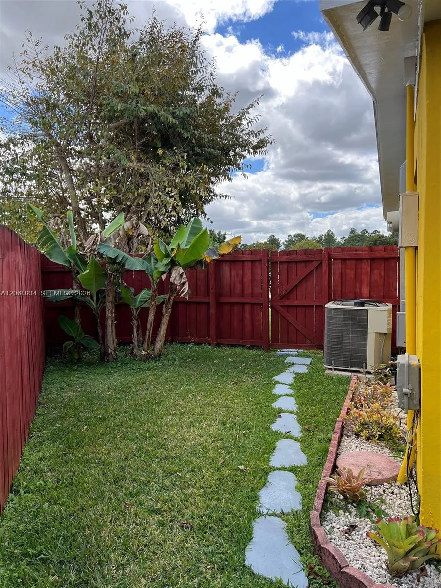 12135 SW 182nd Ter Miami, FL 33177