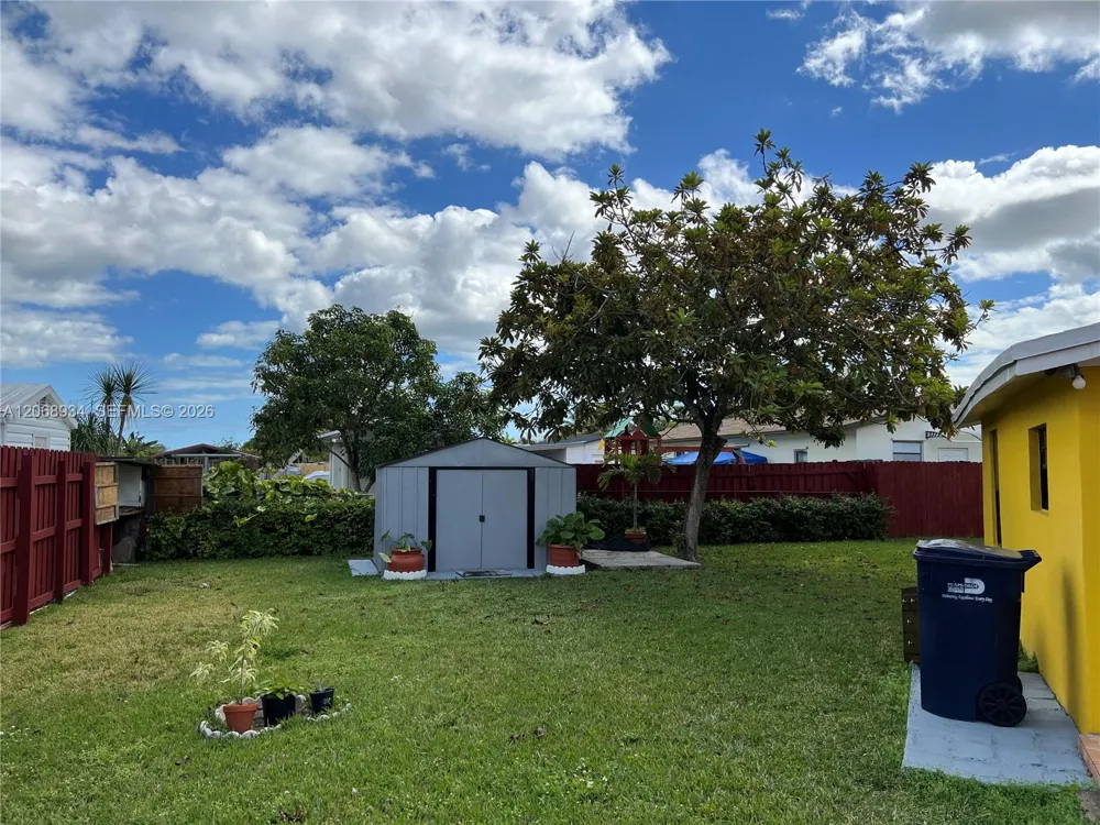 12135 SW 182nd Ter Miami, FL 33177