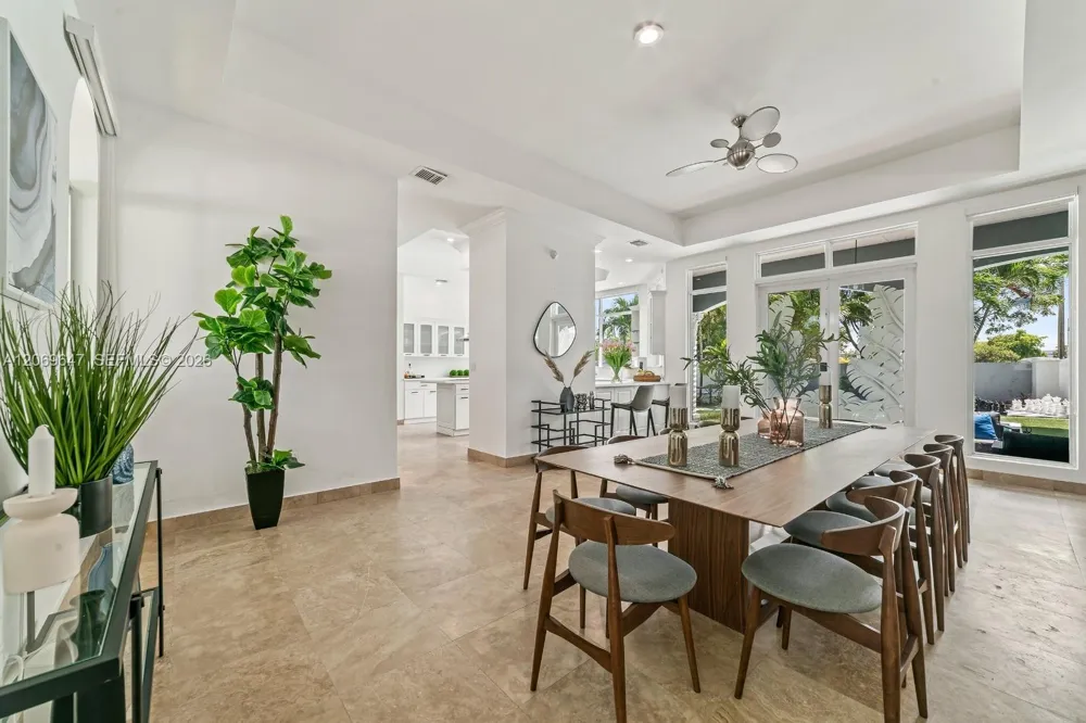 12141 Walsh Blvd Miami, FL 33184