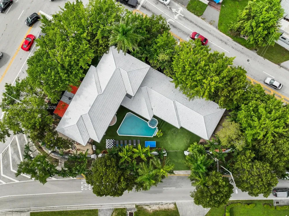 12141 Walsh Blvd Miami, FL 33184