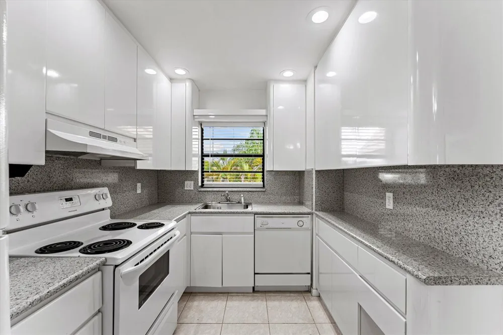 200 Jacaranda Country Club Drive #3c Plantation, FL 33324