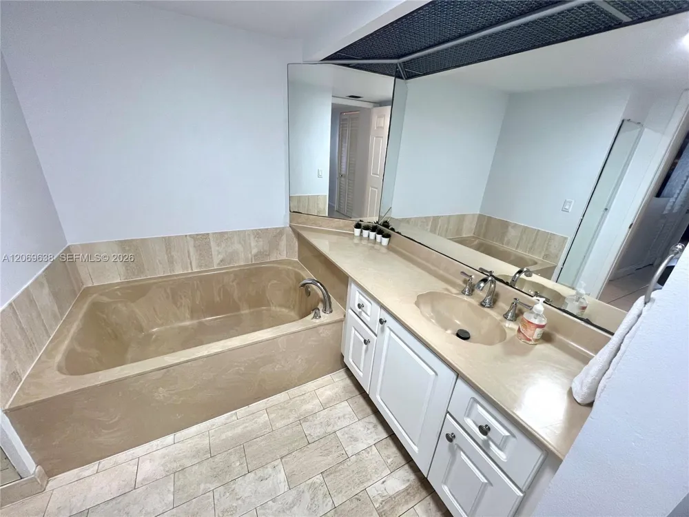 1717 Bayshore Dr #A-1450 Miami, FL 33132