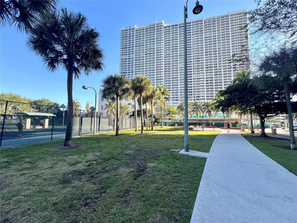 1717 Bayshore Dr #A-1450 Miami, FL 33132