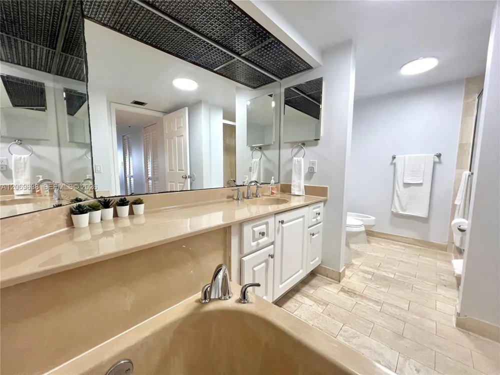 1717 Bayshore Dr #A-1450 Miami, FL 33132