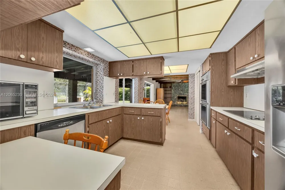 11800 SW 72nd Ave Pinecrest, FL 33156
