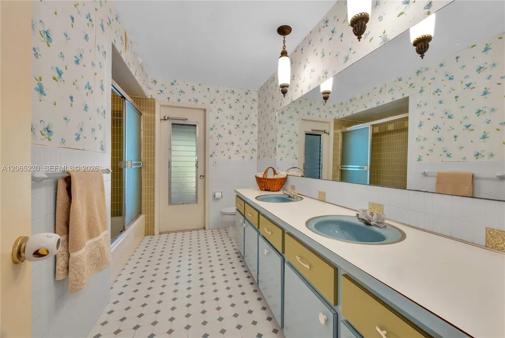 11800 SW 72nd Ave Pinecrest, FL 33156