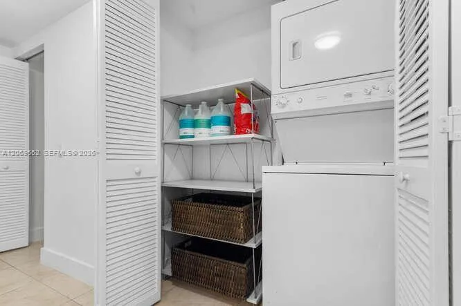 41 SE 5th St #308 Miami, FL 33131