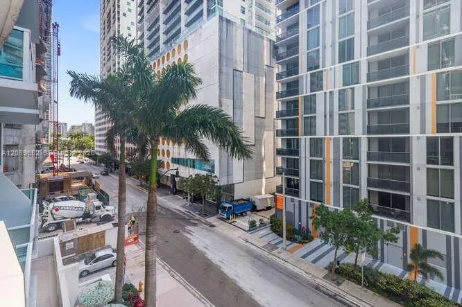 41 SE 5th St #308 Miami, FL 33131