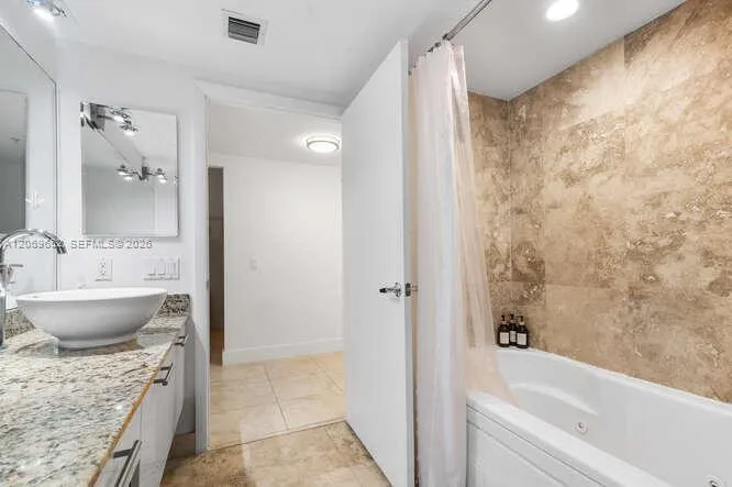 41 SE 5th St #308 Miami, FL 33131