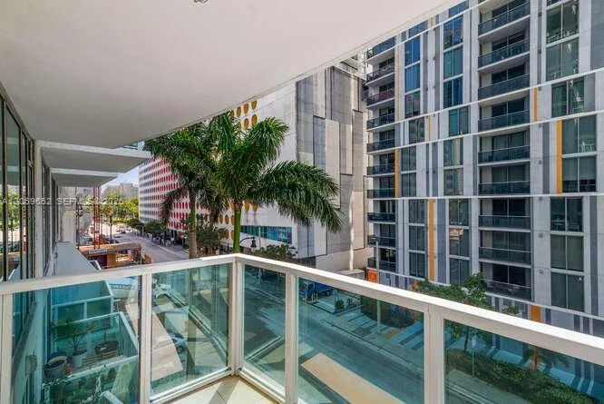 41 SE 5th St #308 Miami, FL 33131
