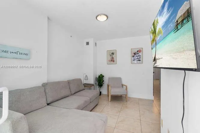41 SE 5th St #308 Miami, FL 33131