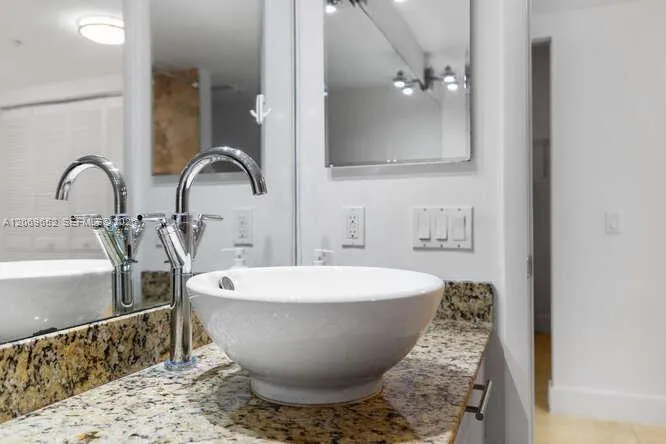 41 SE 5th St #308 Miami, FL 33131