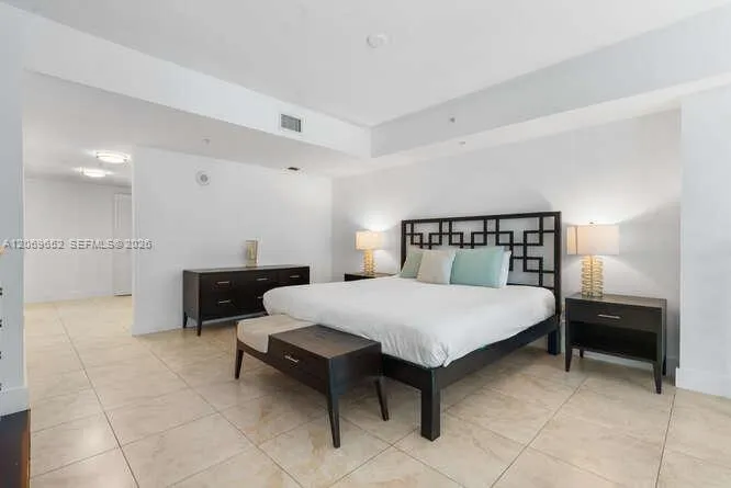 41 SE 5th St #308 Miami, FL 33131