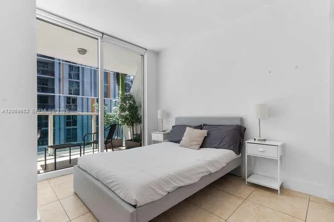 41 SE 5th St #308 Miami, FL 33131