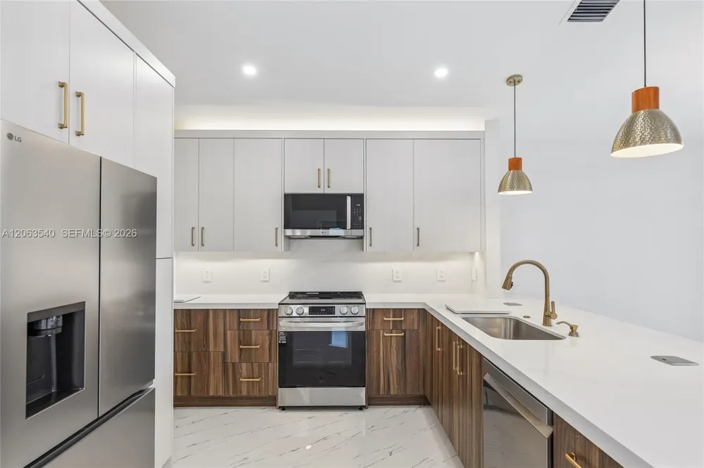 9613 NW 8th Cir Plantation, FL 33324