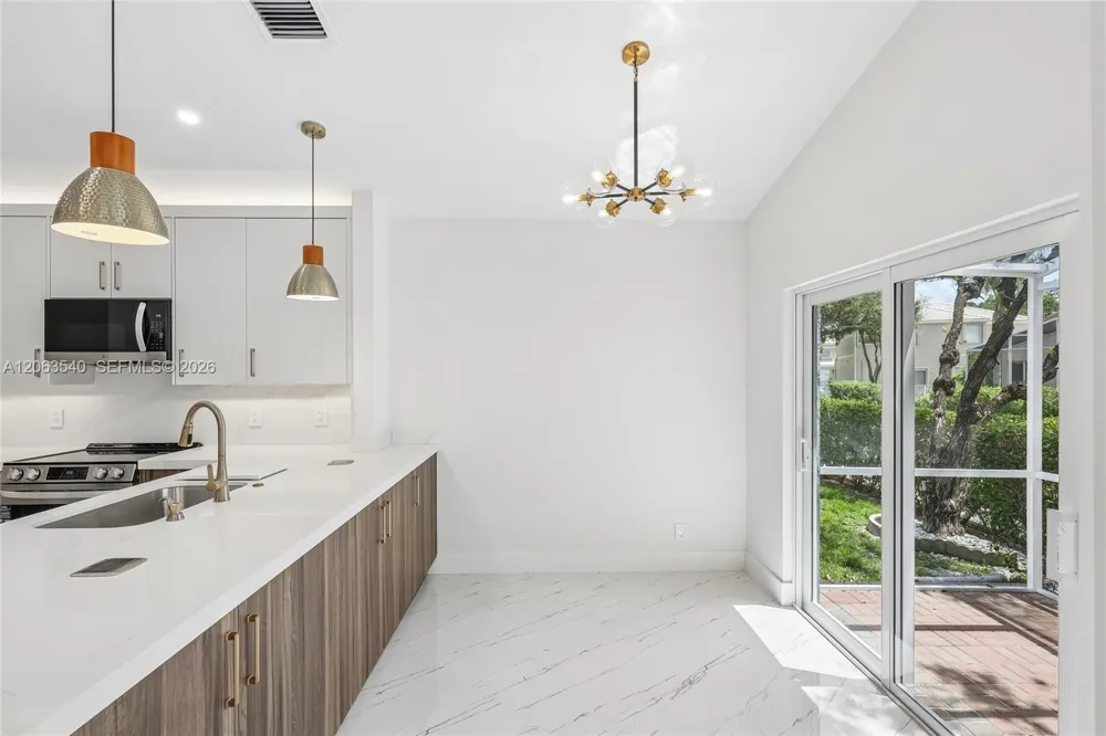 9613 NW 8th Cir Plantation, FL 33324