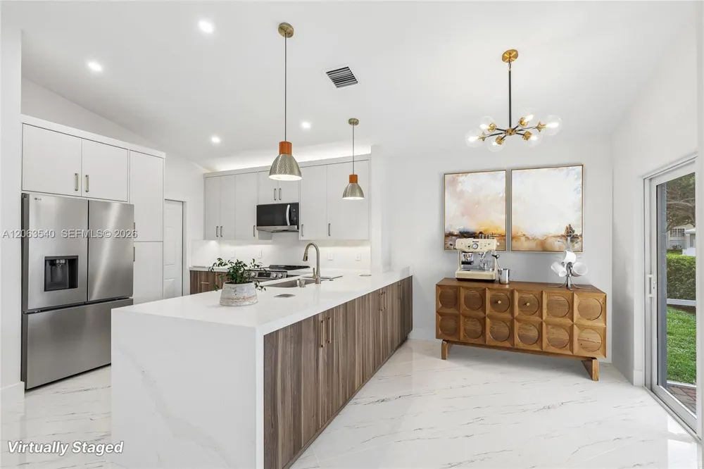 9613 NW 8th Cir Plantation, FL 33324
