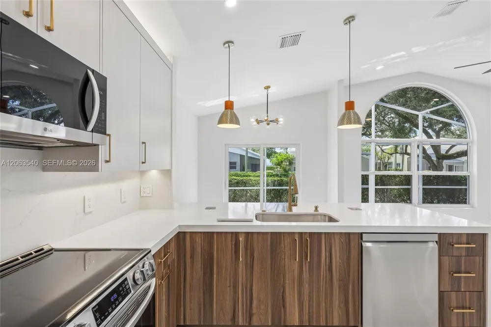 9613 NW 8th Cir Plantation, FL 33324