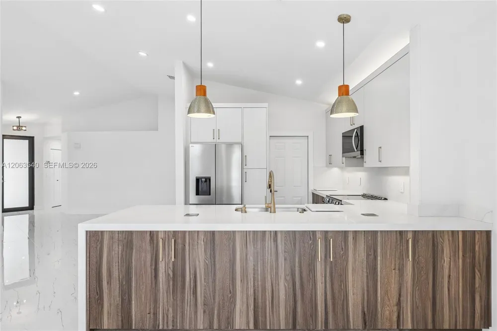 9613 NW 8th Cir Plantation, FL 33324
