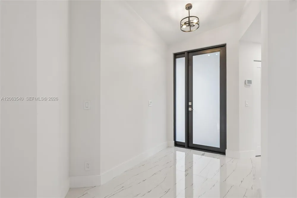 9613 NW 8th Cir Plantation, FL 33324