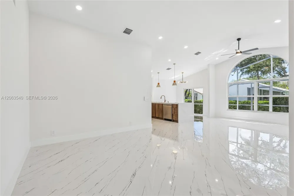9613 NW 8th Cir Plantation, FL 33324