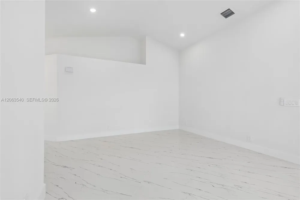 9613 NW 8th Cir Plantation, FL 33324