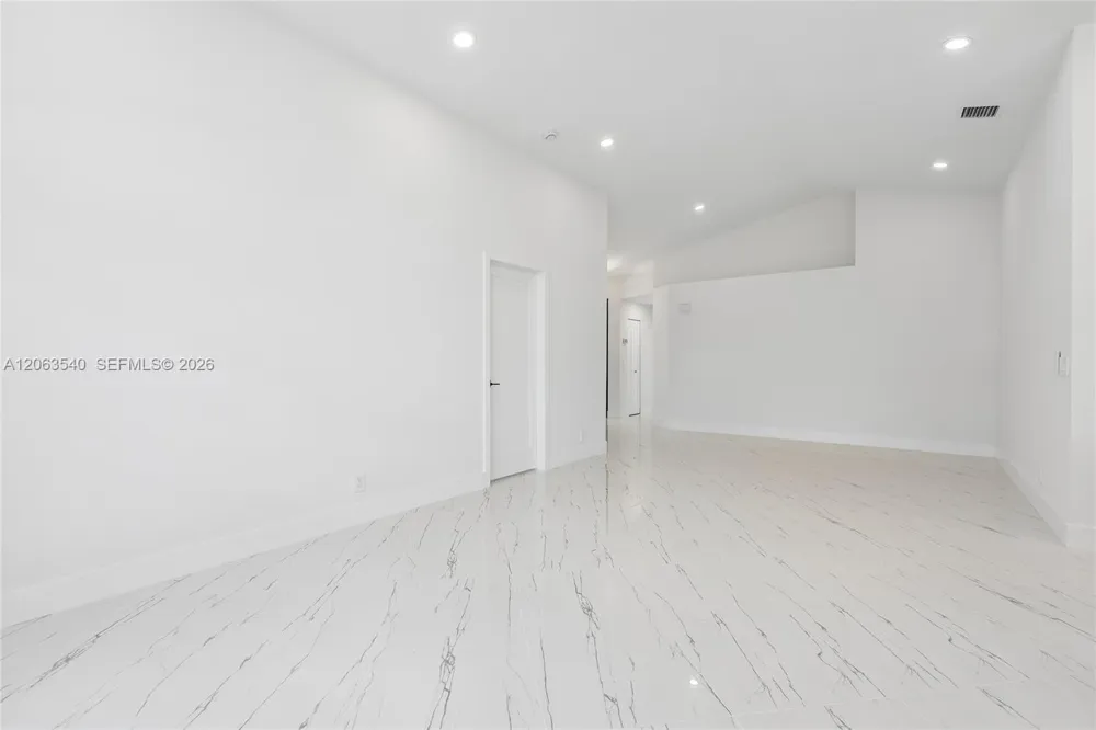 9613 NW 8th Cir Plantation, FL 33324