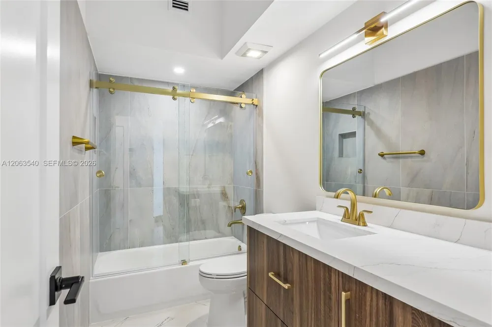 9613 NW 8th Cir Plantation, FL 33324