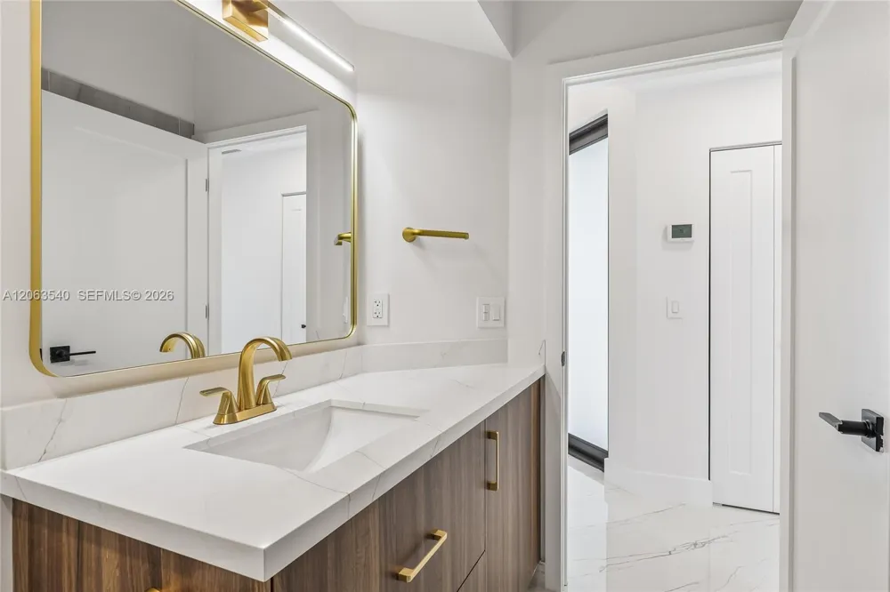 9613 NW 8th Cir Plantation, FL 33324