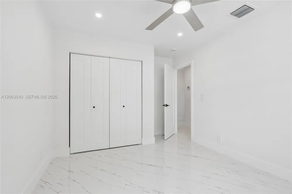 9613 NW 8th Cir Plantation, FL 33324