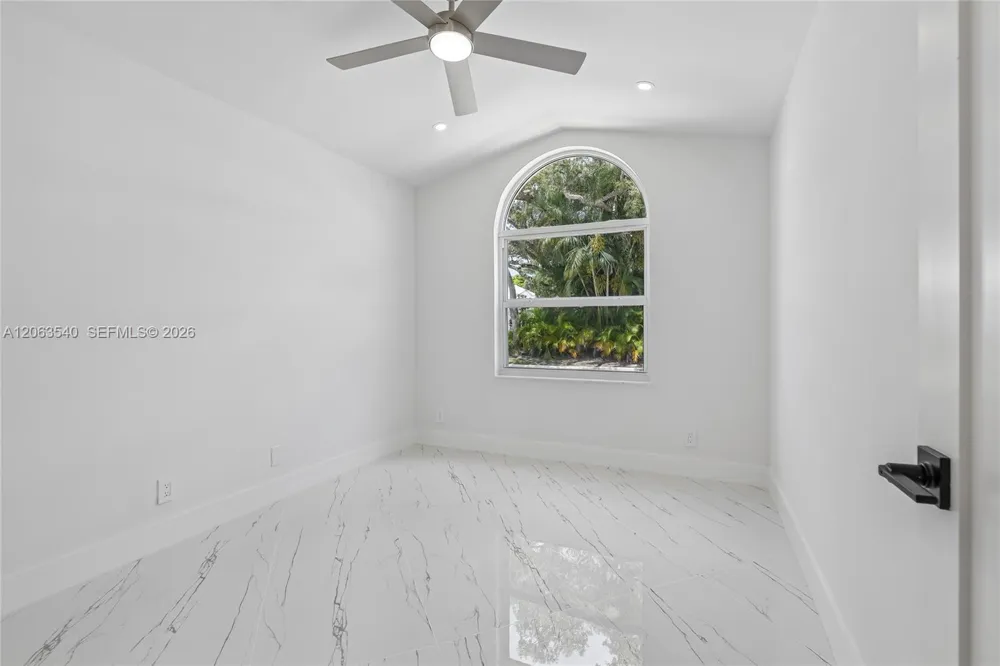 9613 NW 8th Cir Plantation, FL 33324