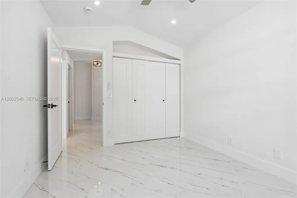 9613 NW 8th Cir Plantation, FL 33324