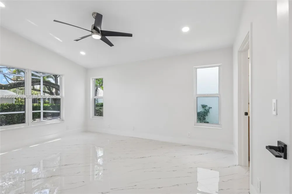 9613 NW 8th Cir Plantation, FL 33324