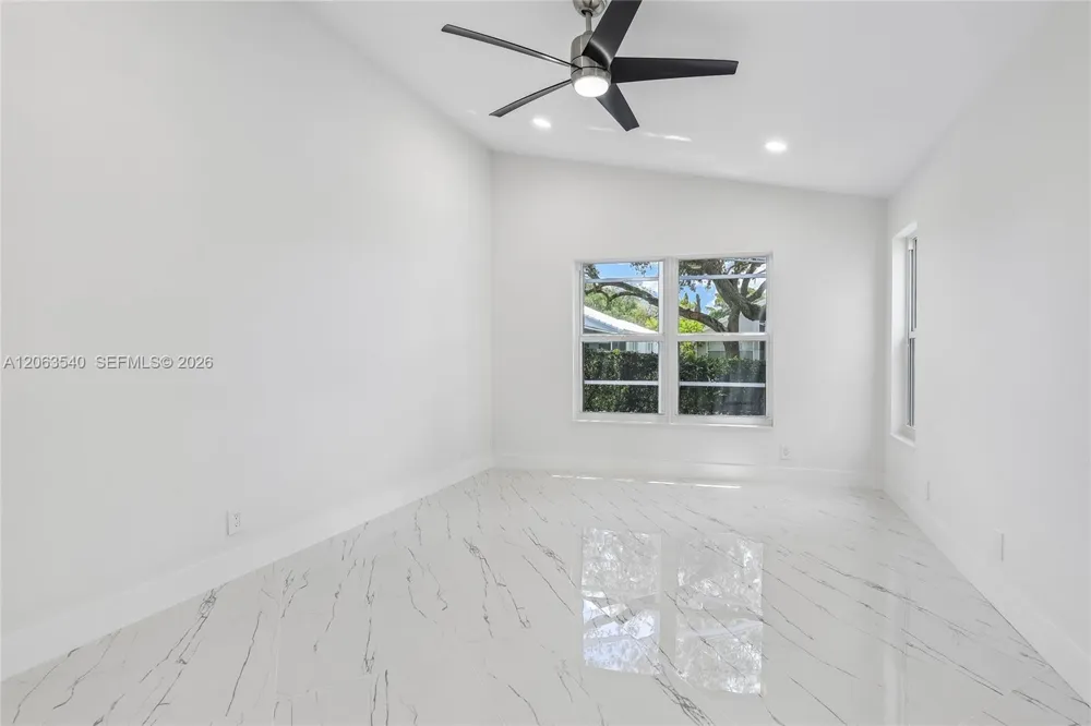 9613 NW 8th Cir Plantation, FL 33324