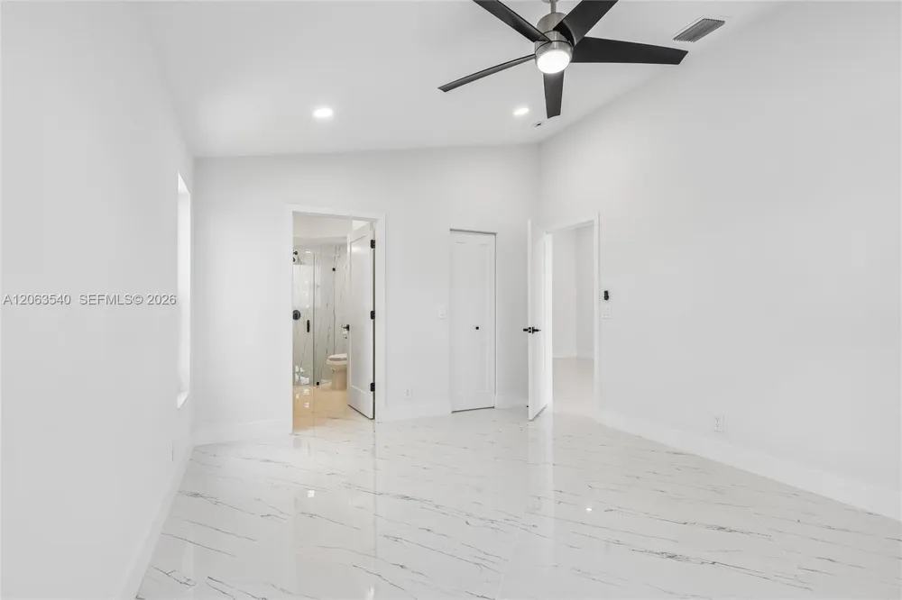 9613 NW 8th Cir Plantation, FL 33324