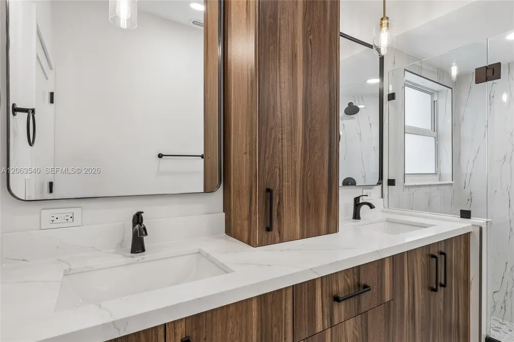 9613 NW 8th Cir Plantation, FL 33324