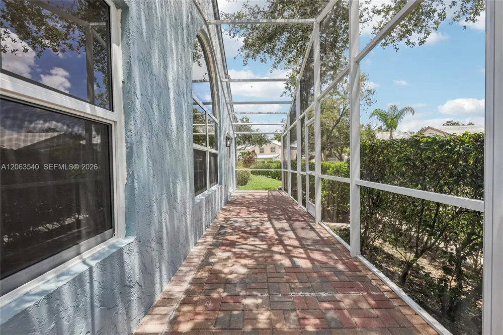 9613 NW 8th Cir Plantation, FL 33324
