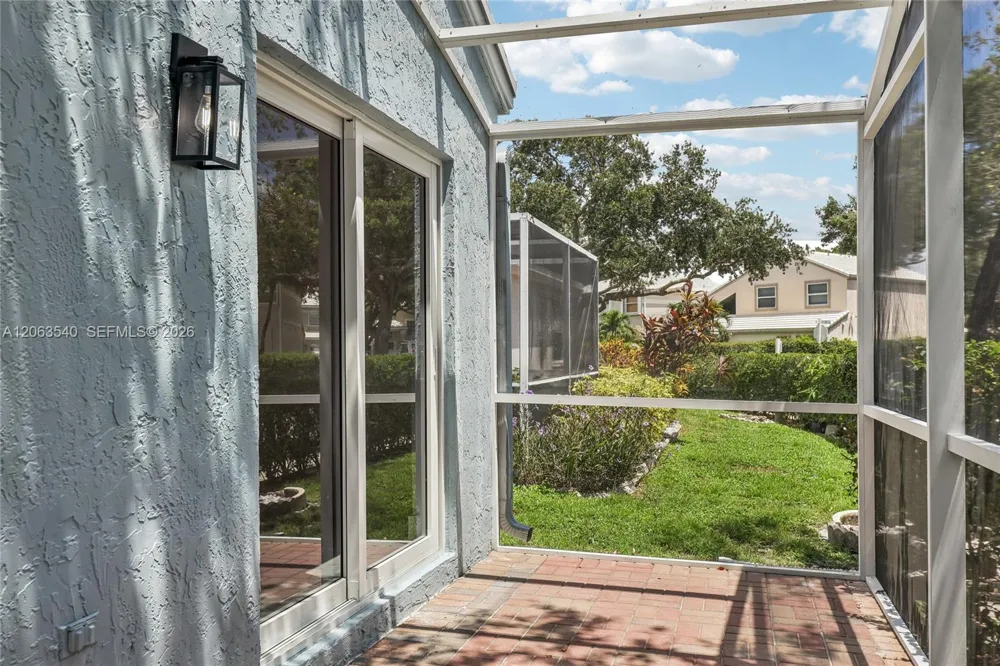 9613 NW 8th Cir Plantation, FL 33324