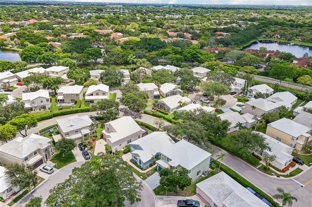 9613 NW 8th Cir Plantation, FL 33324