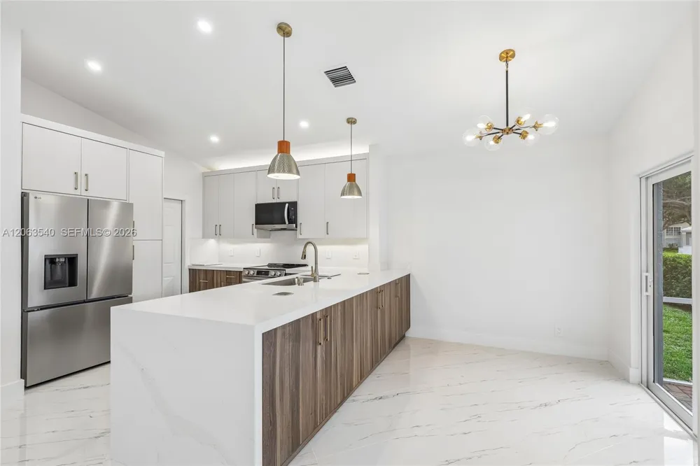 9613 NW 8th Cir Plantation, FL 33324