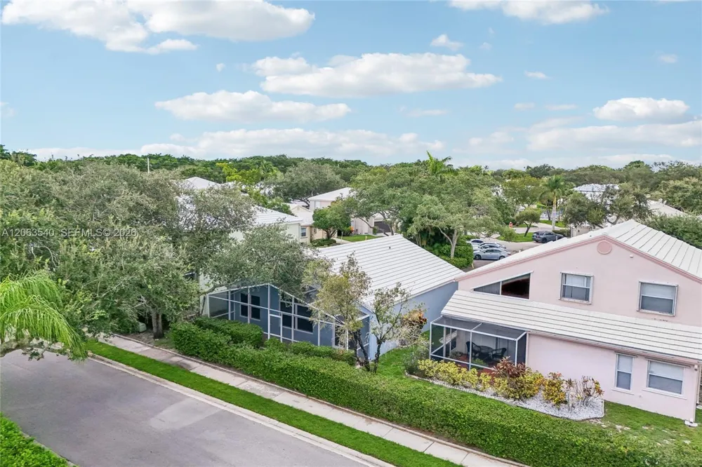 9613 NW 8th Cir Plantation, FL 33324