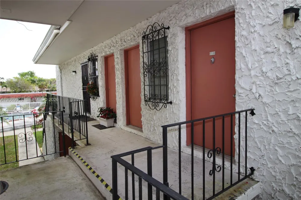 8701 SW 141st St #K6 Palmetto Bay, FL 33176