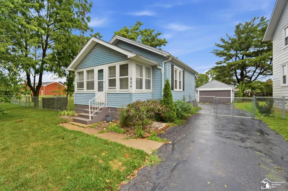 624 Palmwood Avenue Monroe City, MI 48161