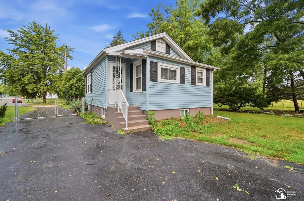 624 Palmwood Avenue Monroe City, MI 48161
