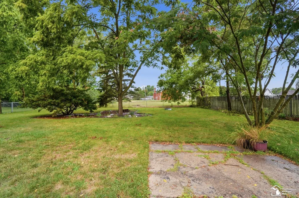 624 Palmwood Avenue Monroe City, MI 48161